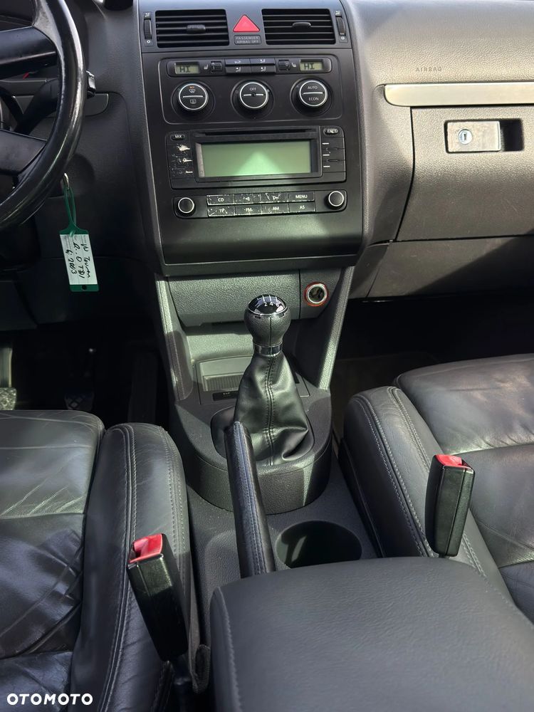 Volkswagen Touran - 10