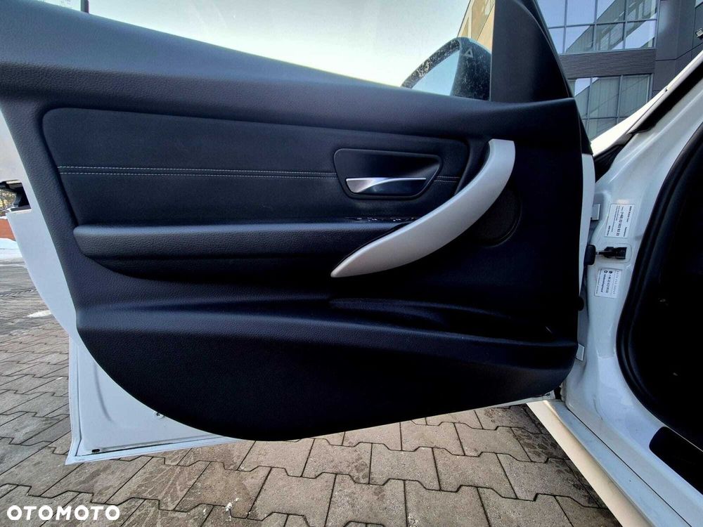 BMW Seria 3 320d - 16
