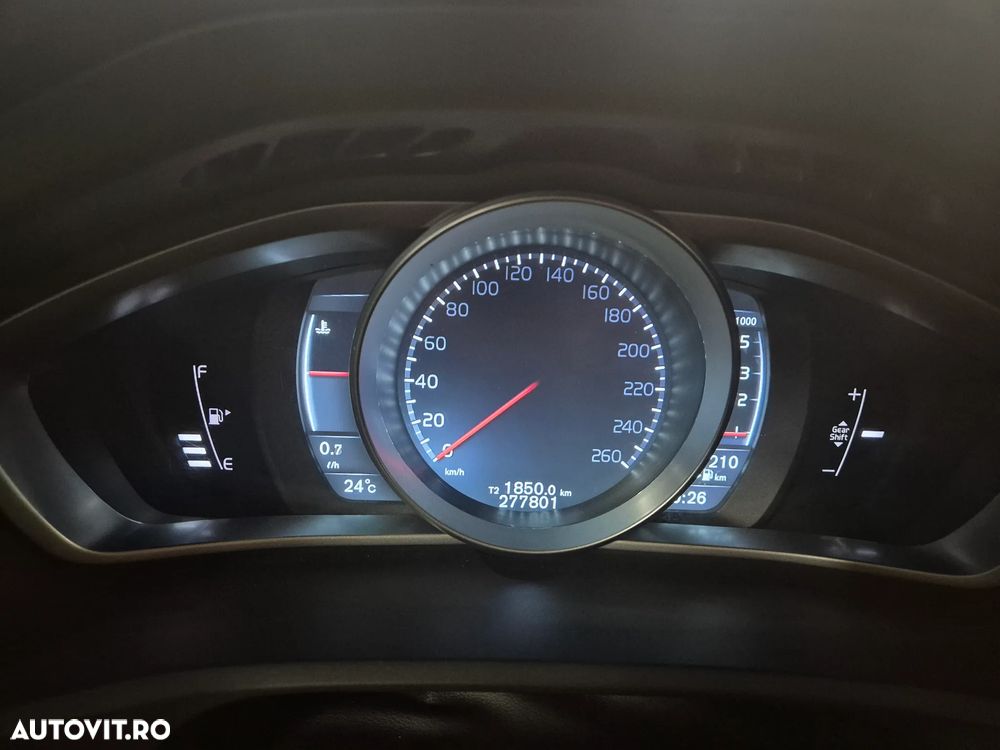 Volvo V40 D4 VEA R-Design - 12