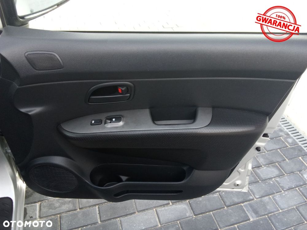 Kia Carens - 24