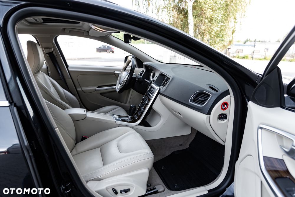 Volvo V60 T6 AWD Geartronic Summum - 23
