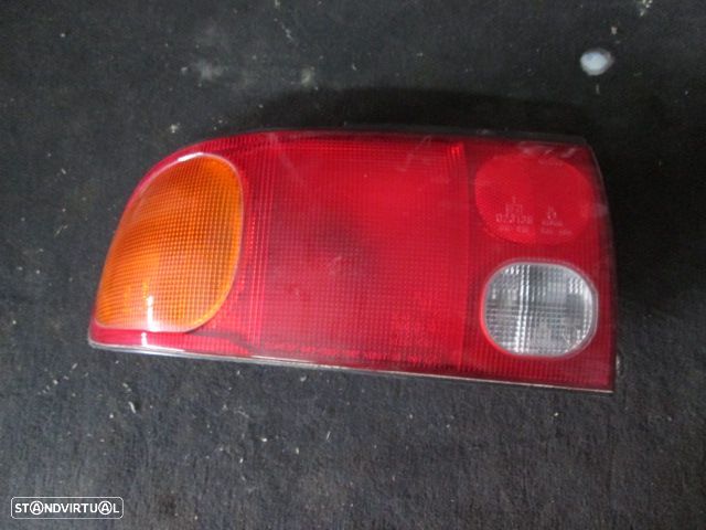 Farol Tras 043 1563L MITSUBISHI LANCER 1996 ESQ - 1