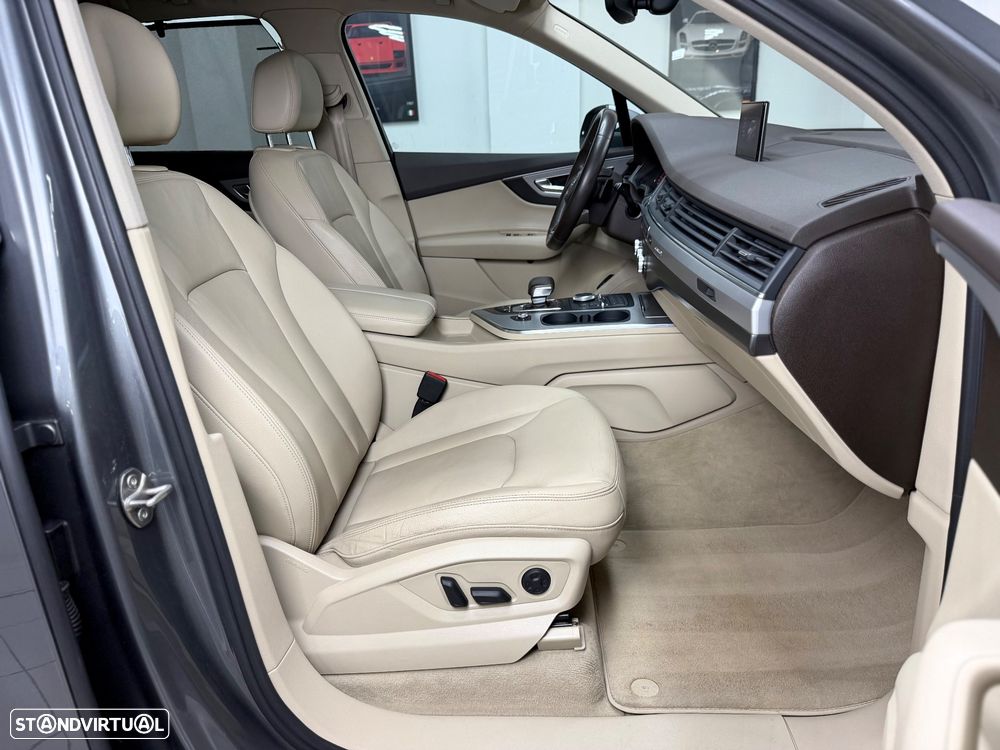 Audi Q7 3.0 TDI quattro tiptronic 7L - 26