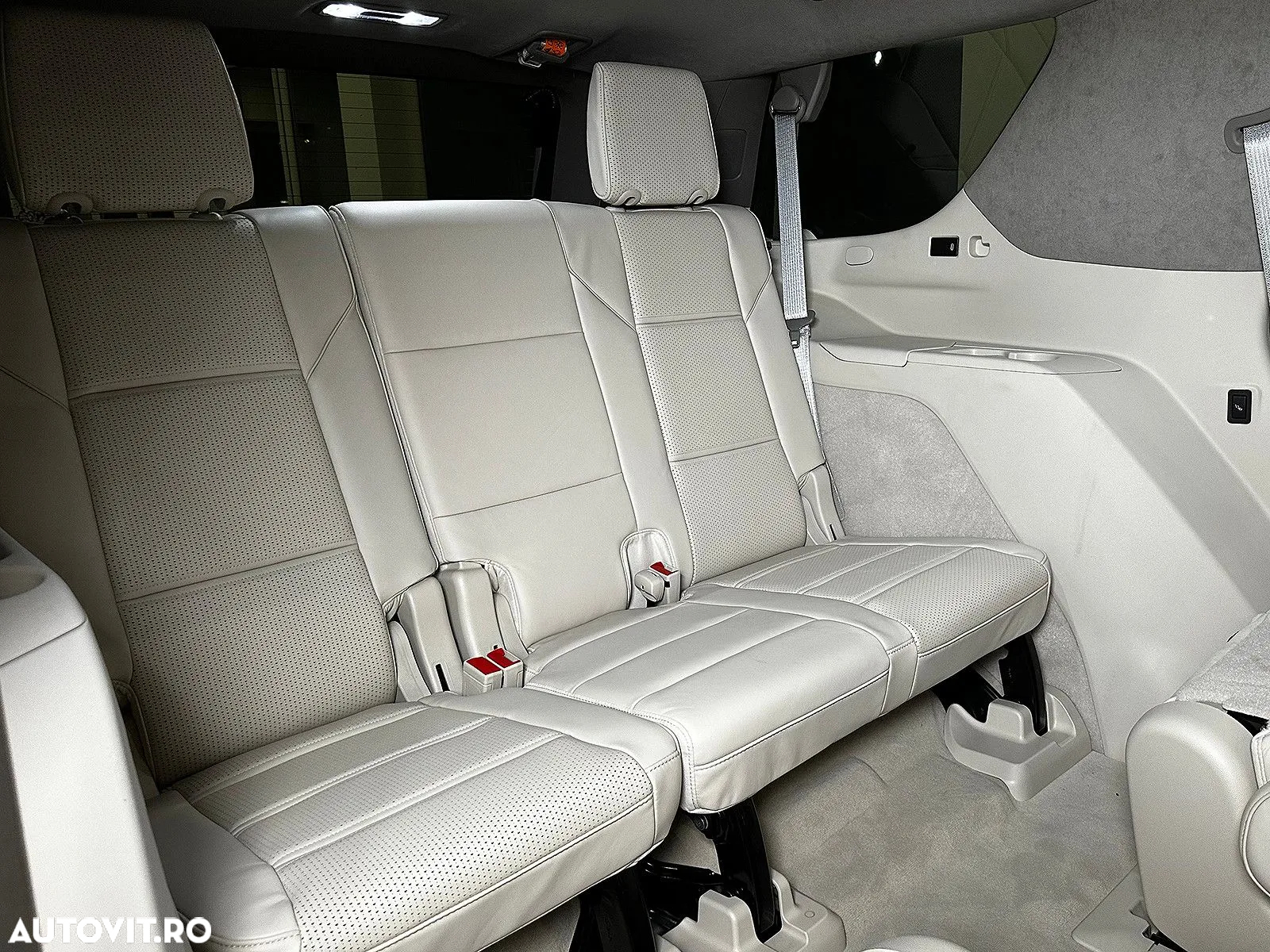 Cadillac Escalade - 17
