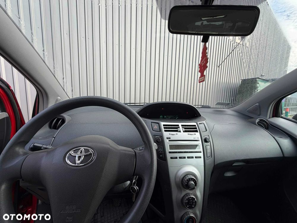 Toyota Yaris - 4