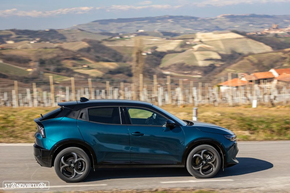 Alfa Romeo Junior 1.2 Intensa Q4 eDCT6 - 3