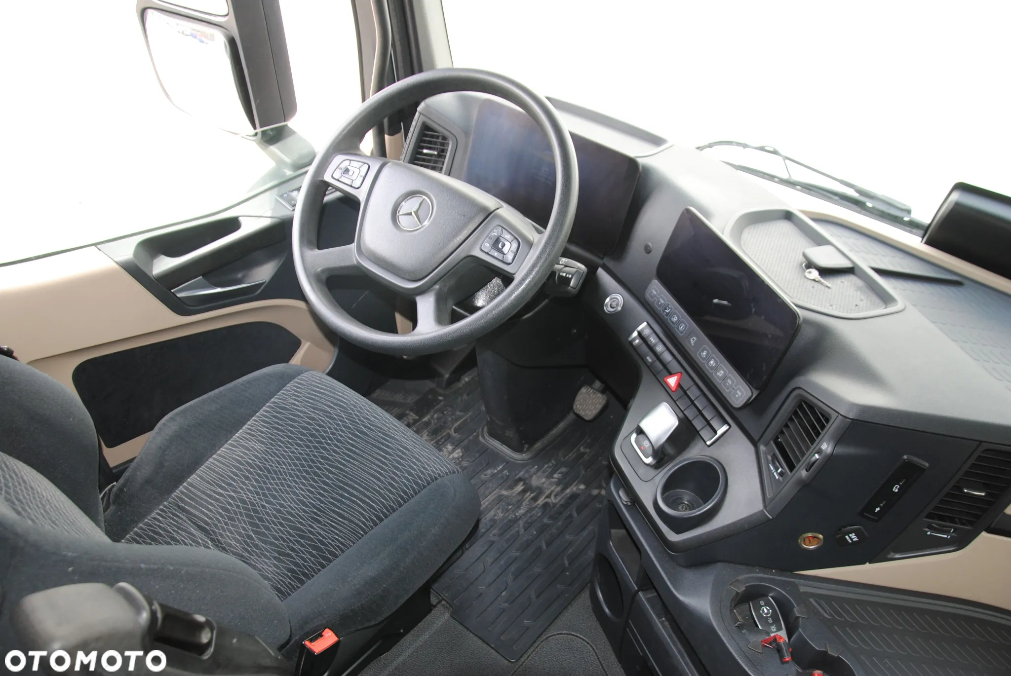 Mercedes-Benz Actros 1845, BigSpace, Pulpit multimedialny - 7