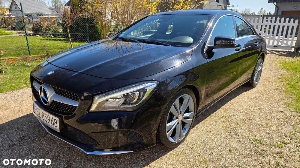 Mercedes-Benz CLA 180 7G-DCT Urban - 1