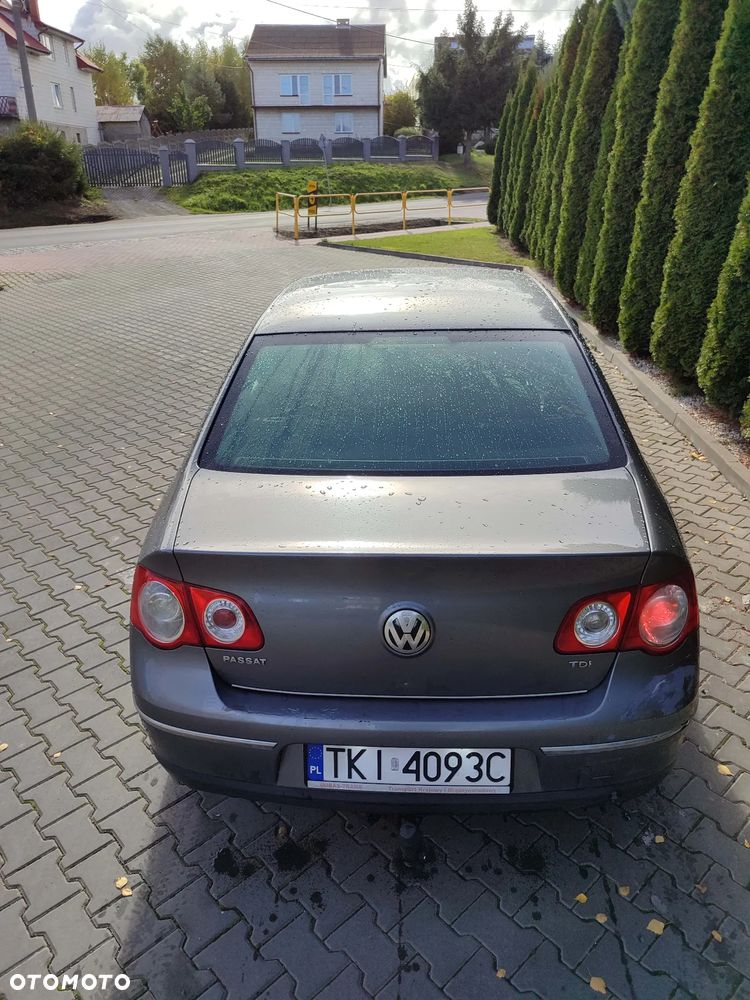 Volkswagen Passat 1.9 TDI Comfortline - 14