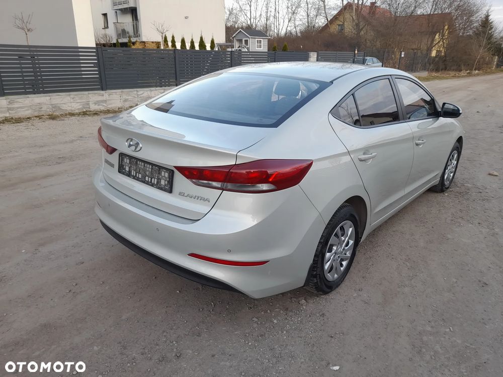 Hyundai Elantra 1.6 Classic Plus - 6