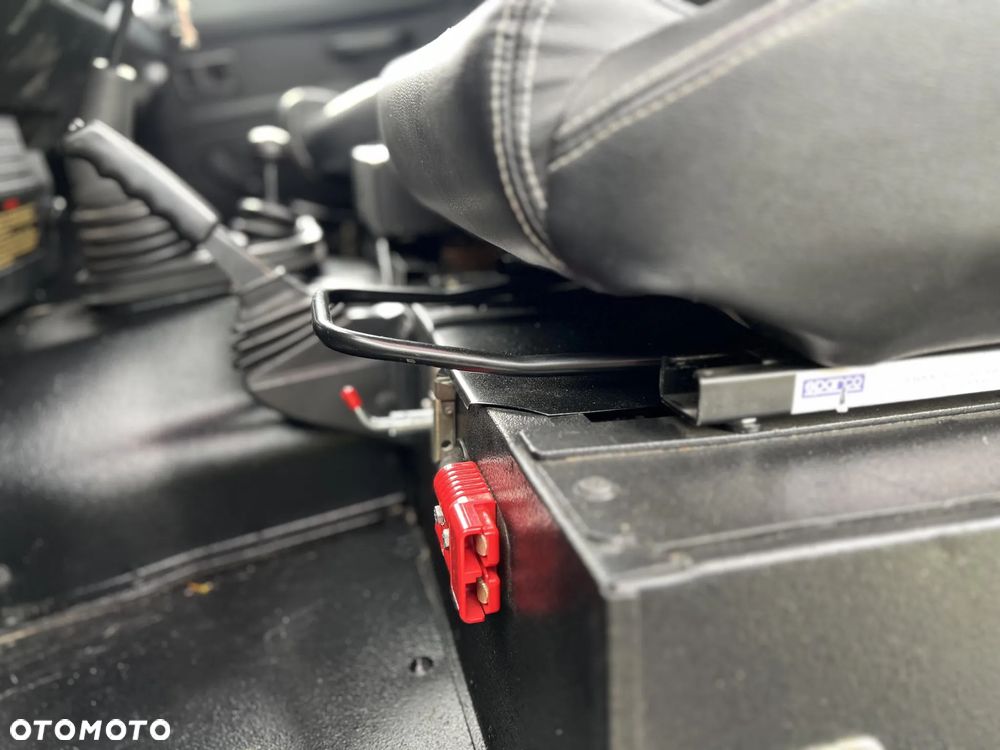 Land Rover Defender 2.5 TDI - 4