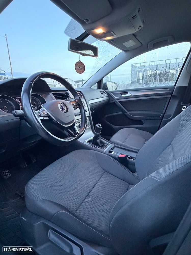VW Golf 1.6 TDi BlueMotion Confortline - 8