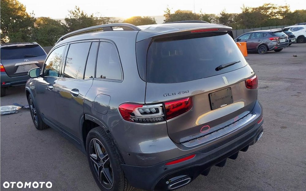 Mercedes-Benz GLB - 8
