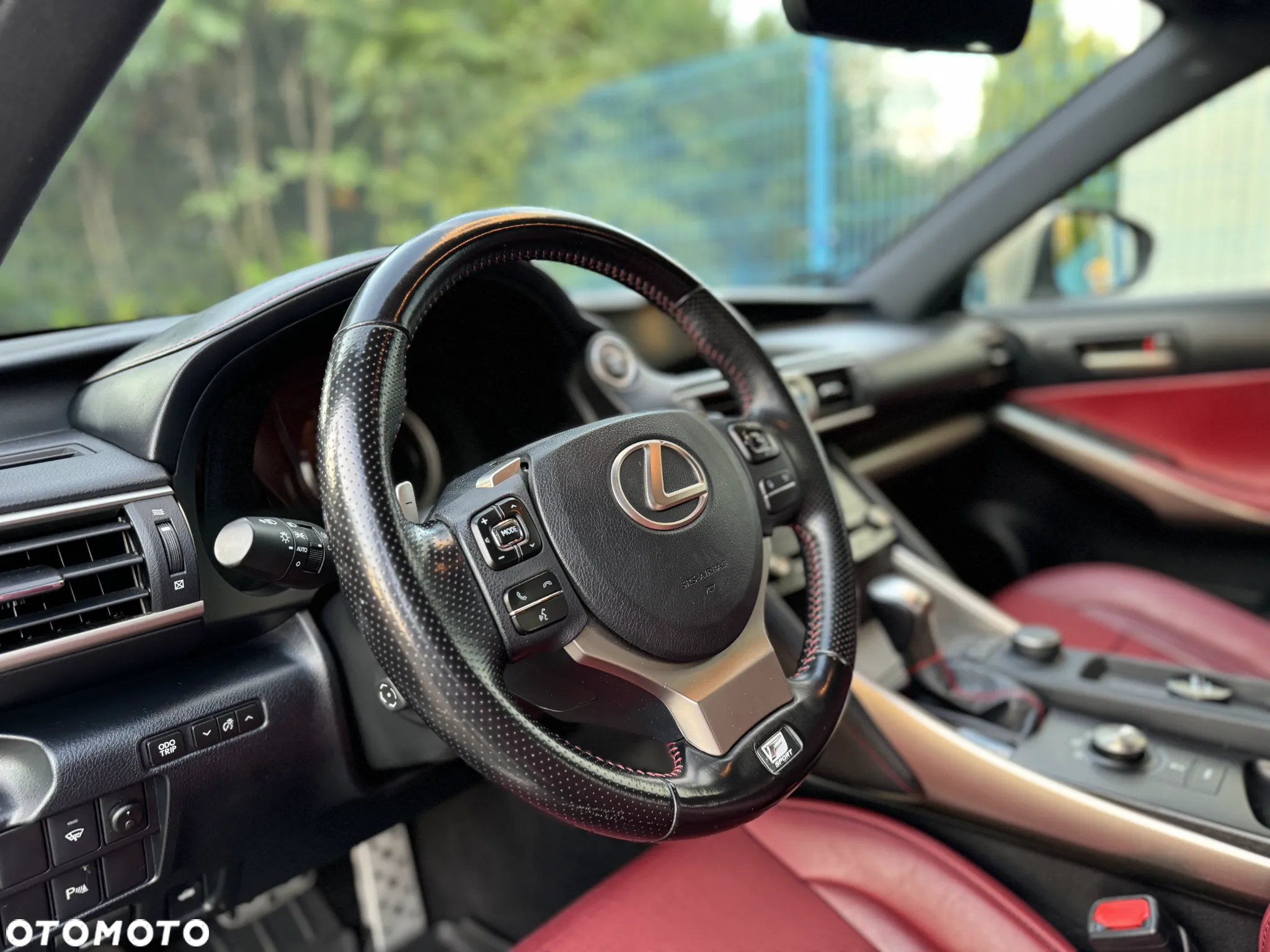 Lexus IS 200t / 300 F Sport - 8