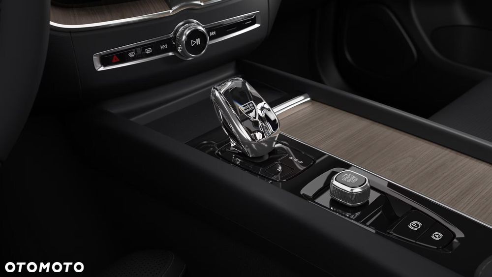 Volvo XC 60 T6 Plug-In Hybrid AWD Ultra Dark - 11