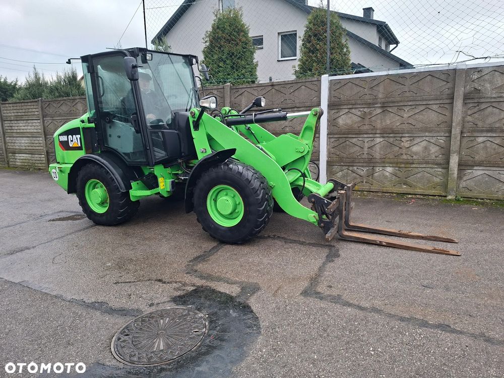 Caterpillar CAT 906 M - 12