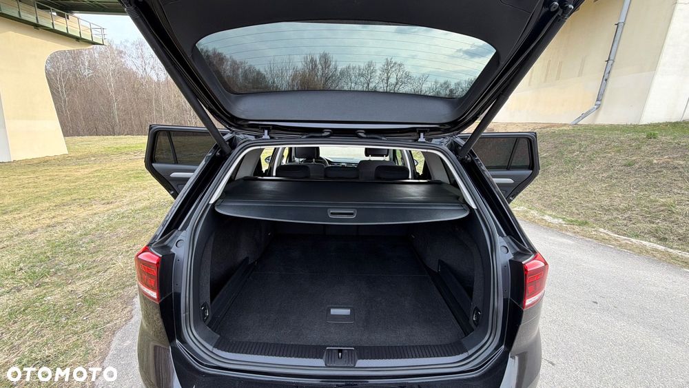 Volkswagen Passat 2.0 TDI SCR DSG - 32