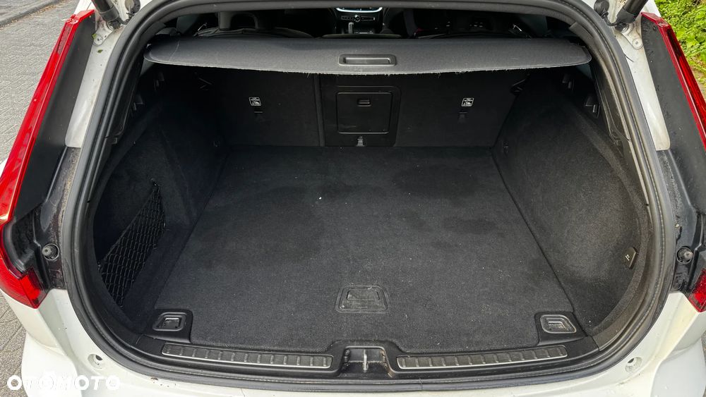 Volvo V60 B4 D R-Design - 22