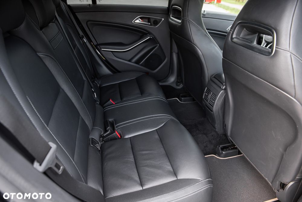 Mercedes-Benz CLA 250 7G-DCT StreetStyle - 21