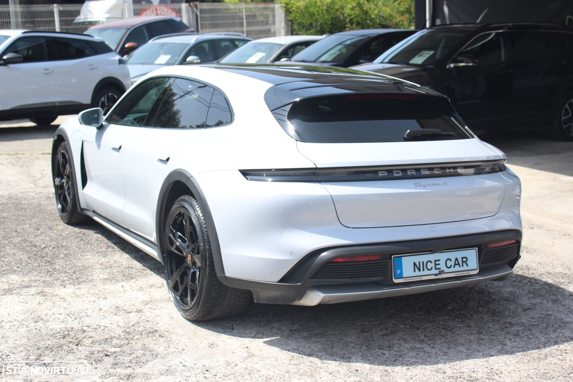 Porsche Taycan Cross Turismo 4 - 7