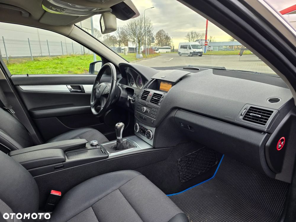 Mercedes-Benz Klasa C 220 CDI BlueEff Avantgarde - 8