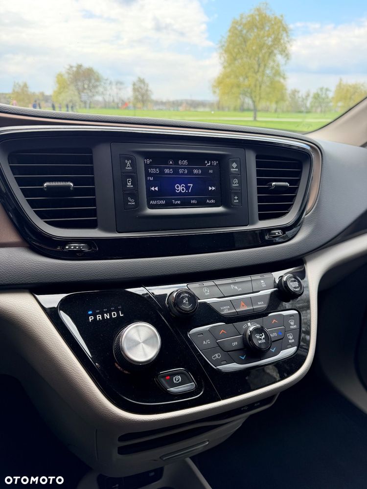 Chrysler Pacifica - 10