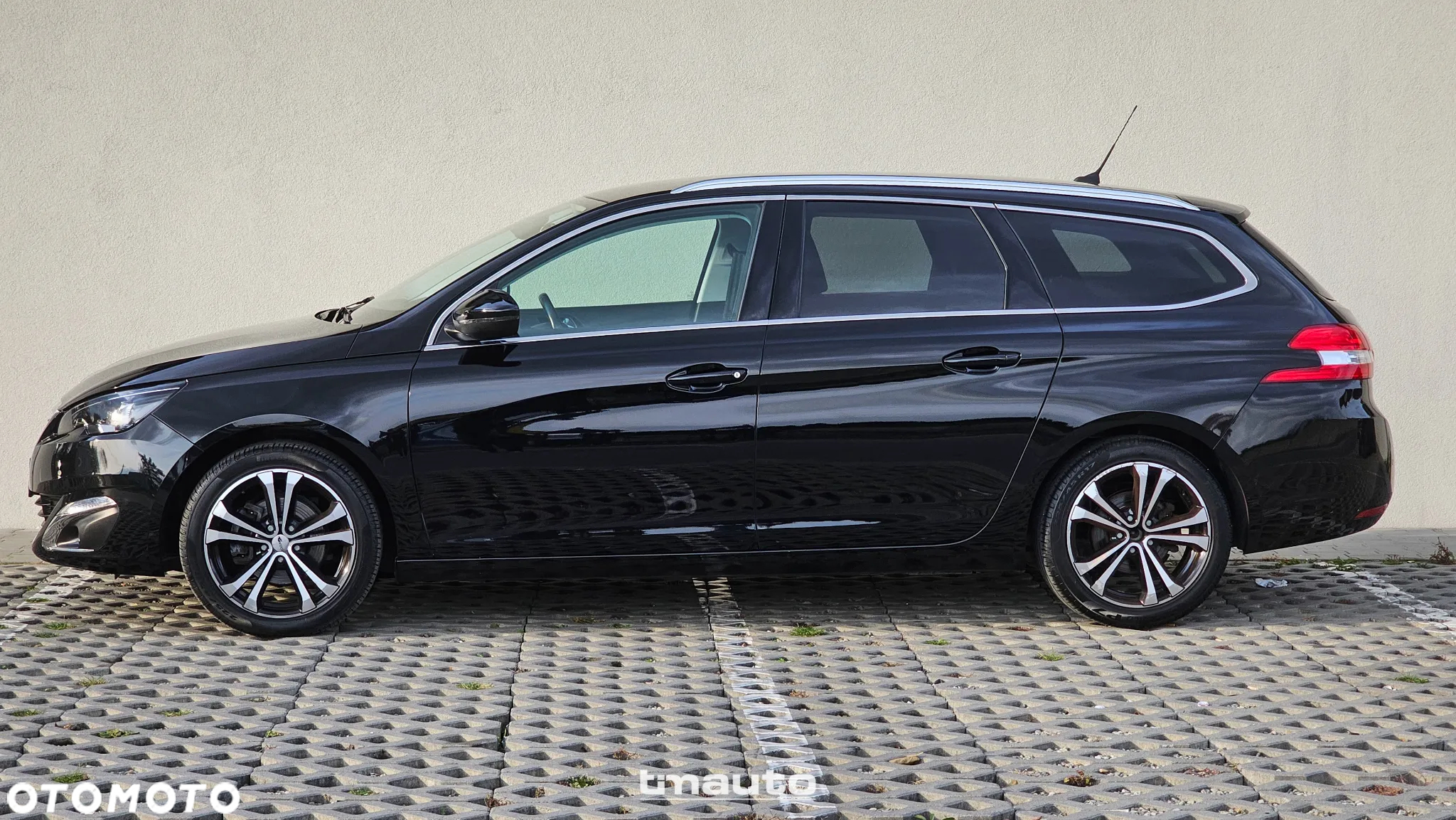 Peugeot 308 SW 1.2 PureTech Allure S&S - 34