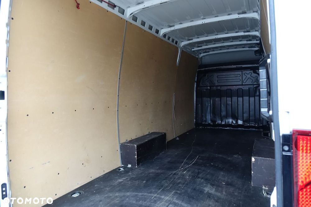 Iveco DAILY 35S18 / FURGON / BLASZAK / L4H2 / 3.0 / 180 KM / NAVI / KAMERA / - 16