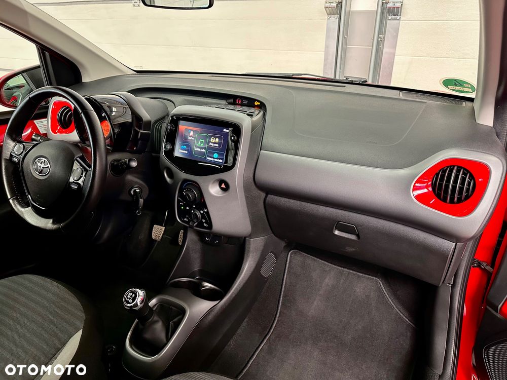 Toyota Aygo x-play connect - 10