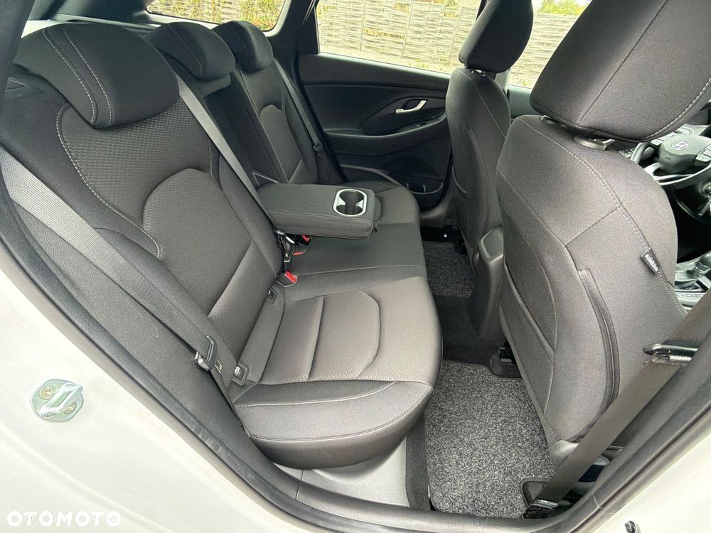Hyundai i30 1.6 CRDI DCT EDITION 30 - 33