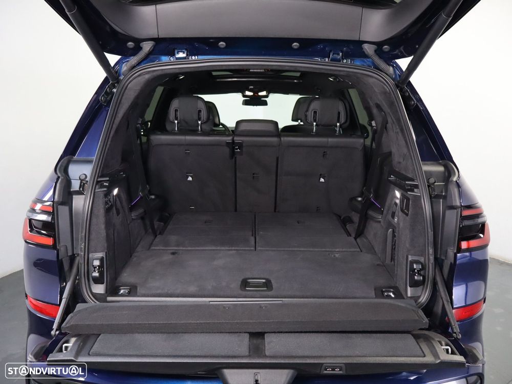 BMW X7 40 d xDrive Pack M Desportivo - 32