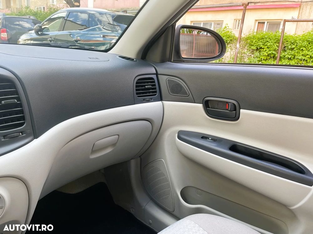 Hyundai Accent - 13