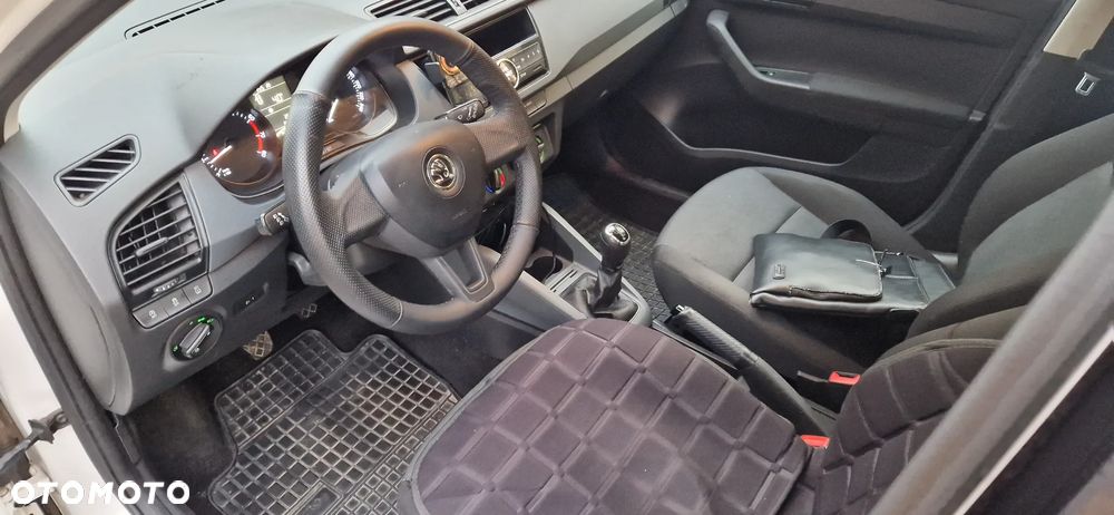 Skoda Fabia 2015 photo 3