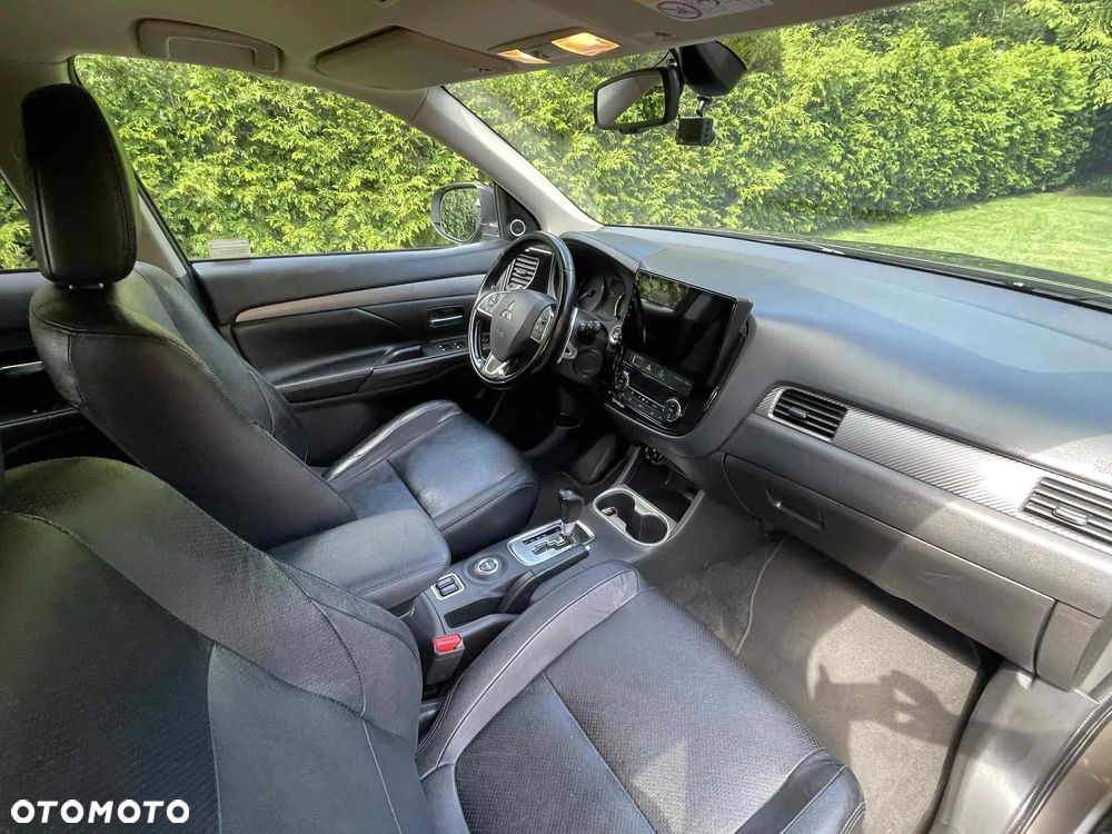 Mitsubishi Outlander 2.0 Instyle Navi 4WD CVT - 14