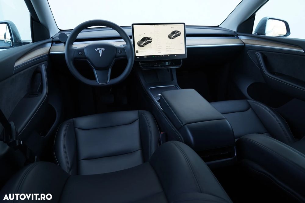Tesla Model Y Premium Long Range Dual Motor AWD - 10