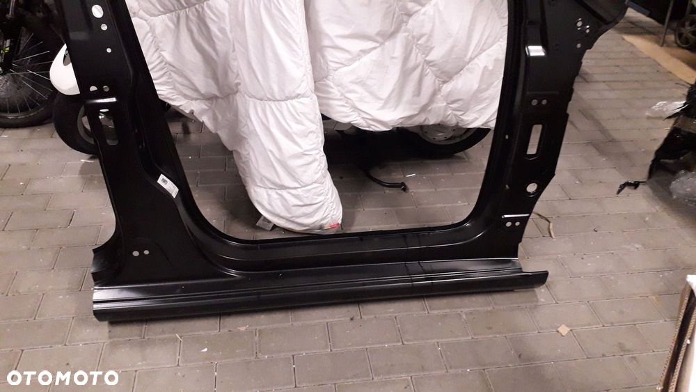 próg prawy poszycie bok VW UP CITIGO słupek 1S0 - 3