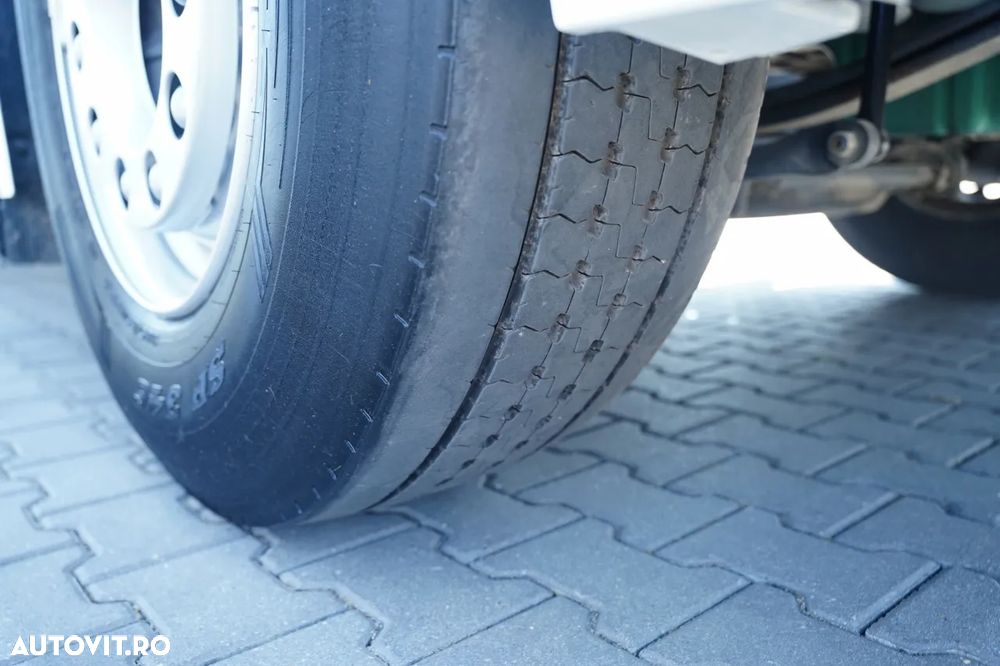 Volvo FM 370 / SOLO / CORTINĂ - 9,1 M / 6X2 / DHOLLANDIA LIFT - 2.000 KG / PODEA REZISTENTĂ / AER CONDIȚIONAT PARCARE / I-SHIFT / EURO 6 - 17