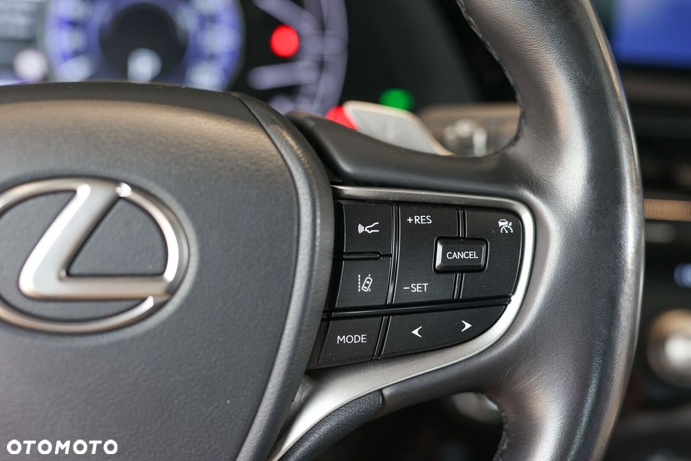 Lexus ES 300h Business Edition - 27