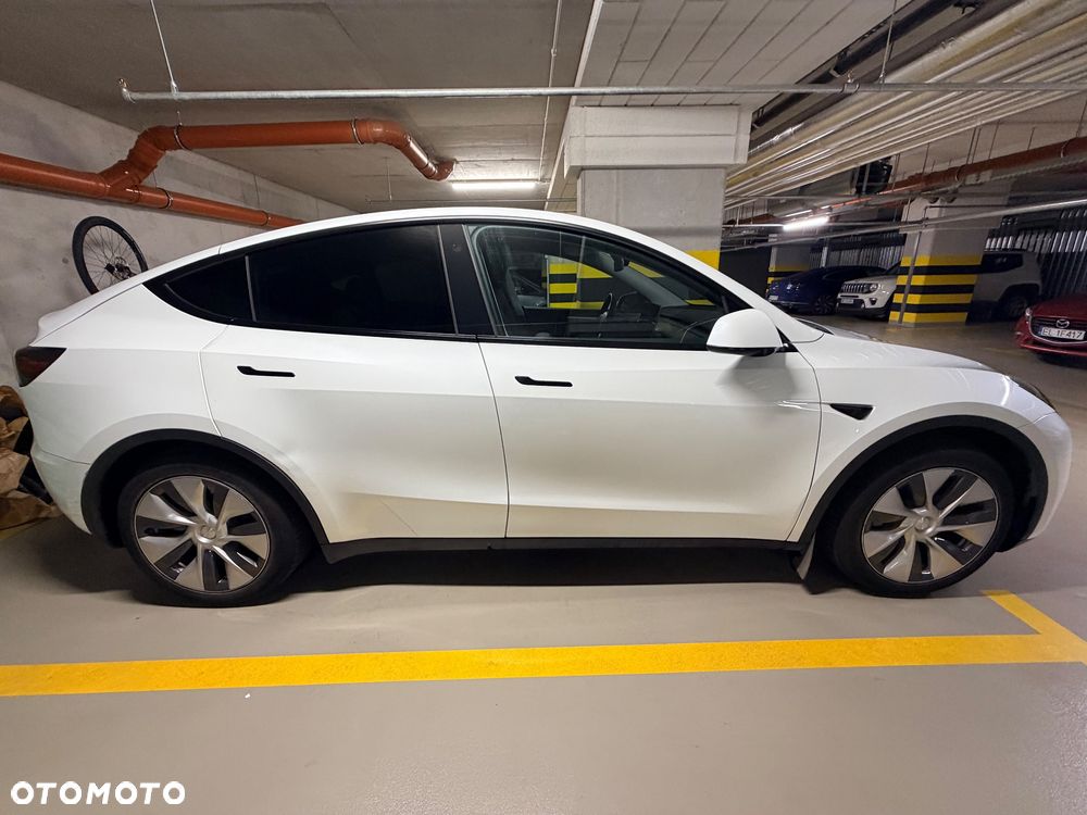 Tesla Model Y RWD - 2