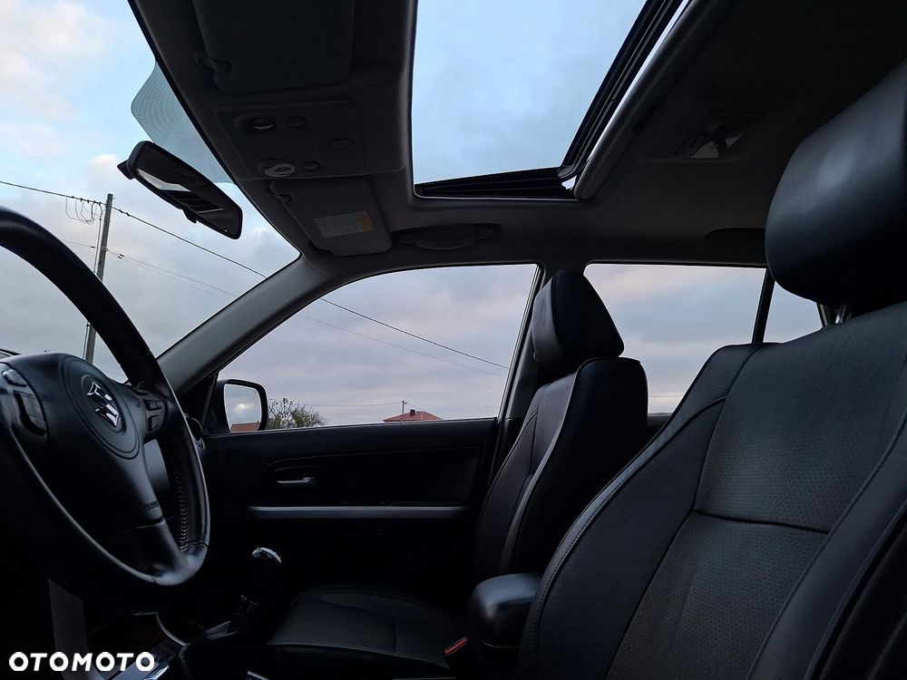 Suzuki Grand Vitara 2.0 De luxe - 21