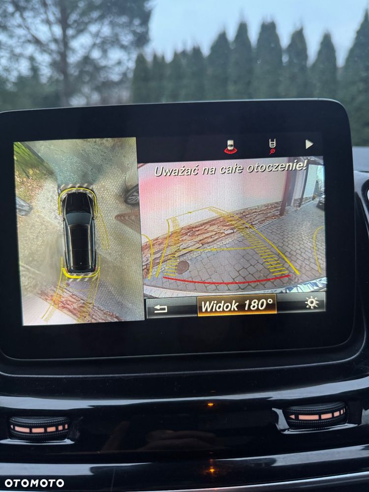 Mercedes-Benz GLS - 32