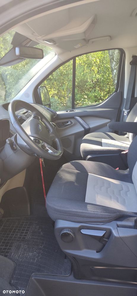 Ford Tourneo Custom - 13