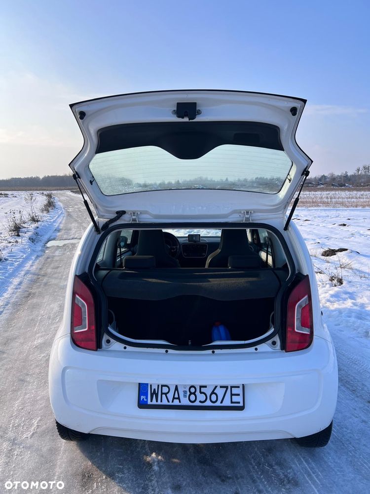 Volkswagen up! street - 11