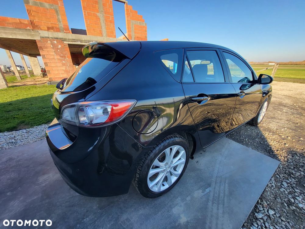 Mazda 3 1.6 Exclusive + - 4