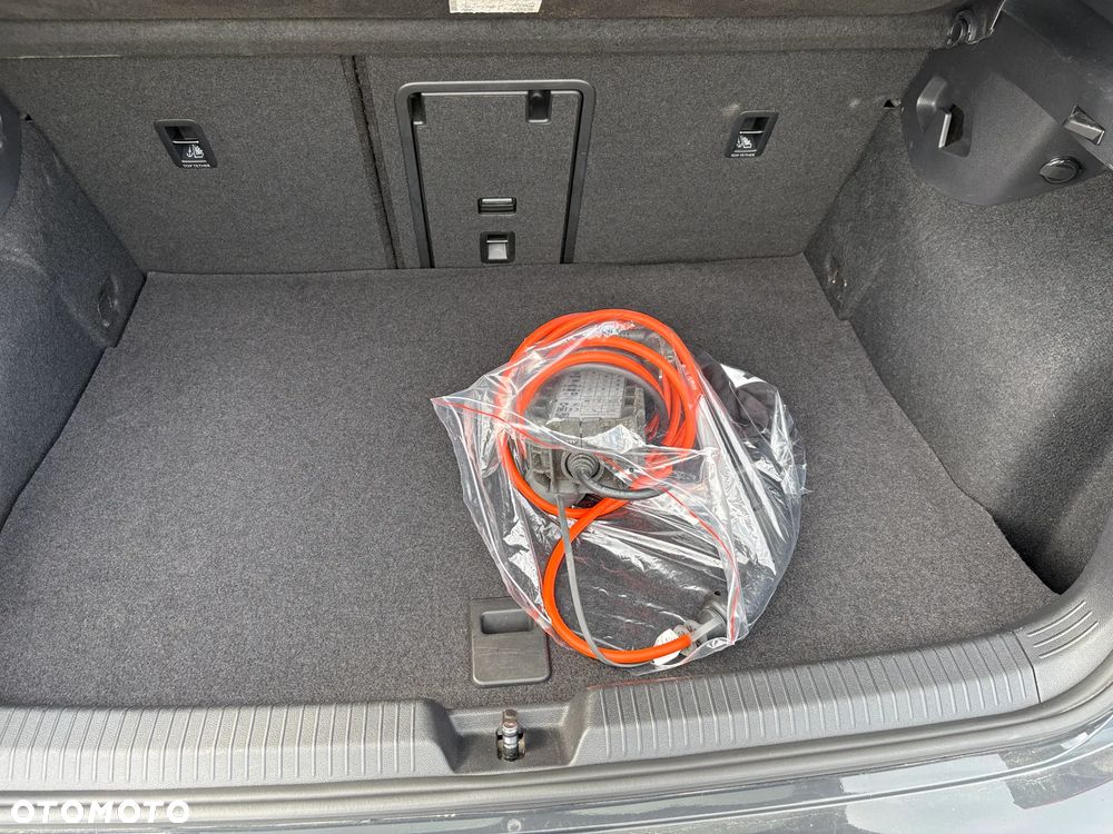 Volkswagen Golf - 23