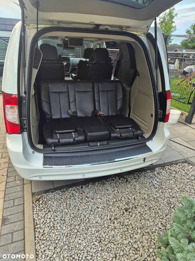 Chrysler Town & Country 3.6 Limited - 24