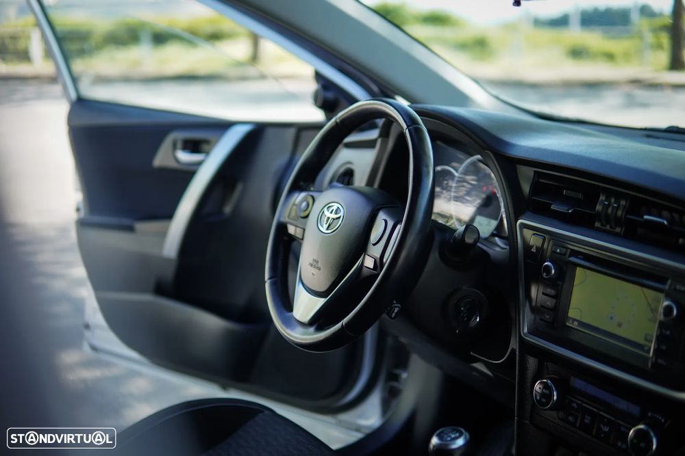 Toyota Auris 1.4 D-4D Exclusive+P.Sport - 43