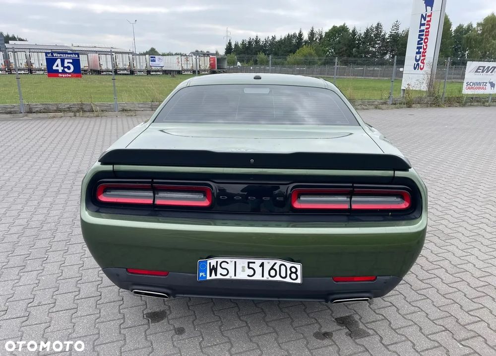 Dodge Challenger - 9