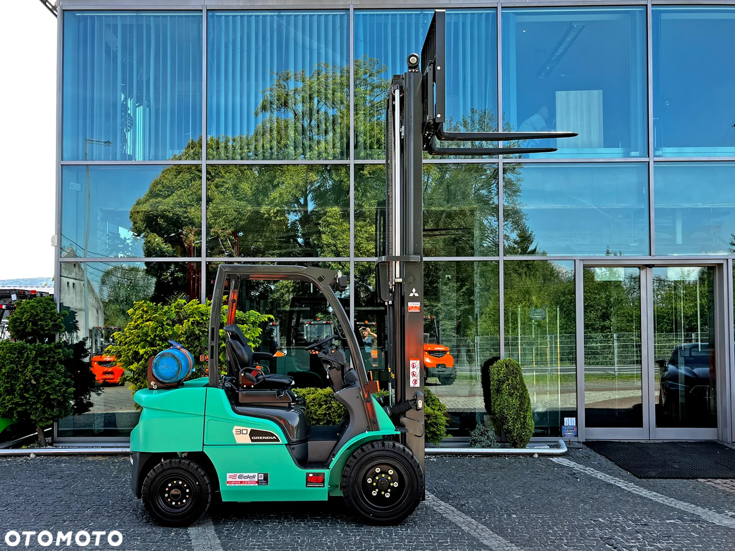 Mitsubishi FG30N Grendia - 4