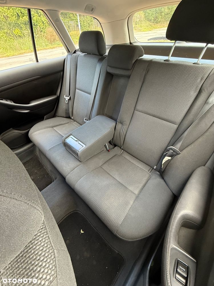 Toyota Avensis - 9